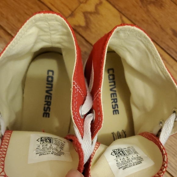 Converse Red and White High-Tops W 7 / M 5 - Picture 7 of 11